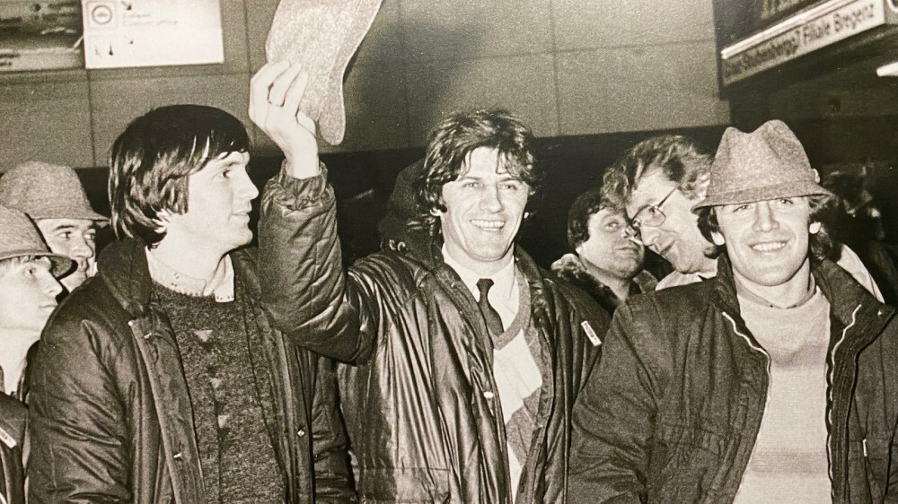 Zvonko Breber mit Bozo Bakota und Andi Pichler bei der Heimkehr aus Leipzig 1983.