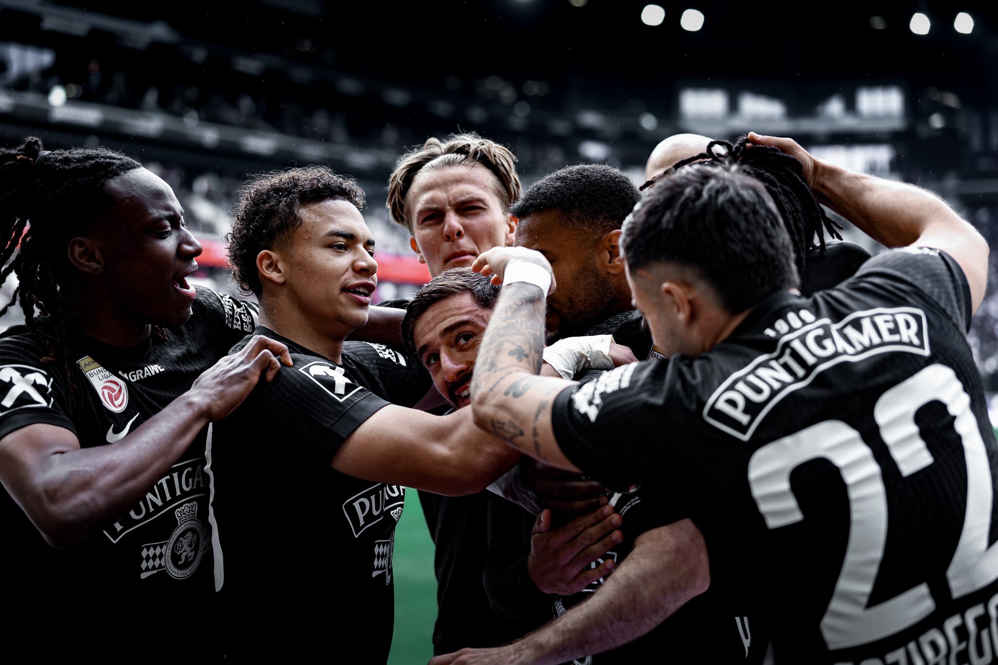 Spieler jubeln nach einem Tor