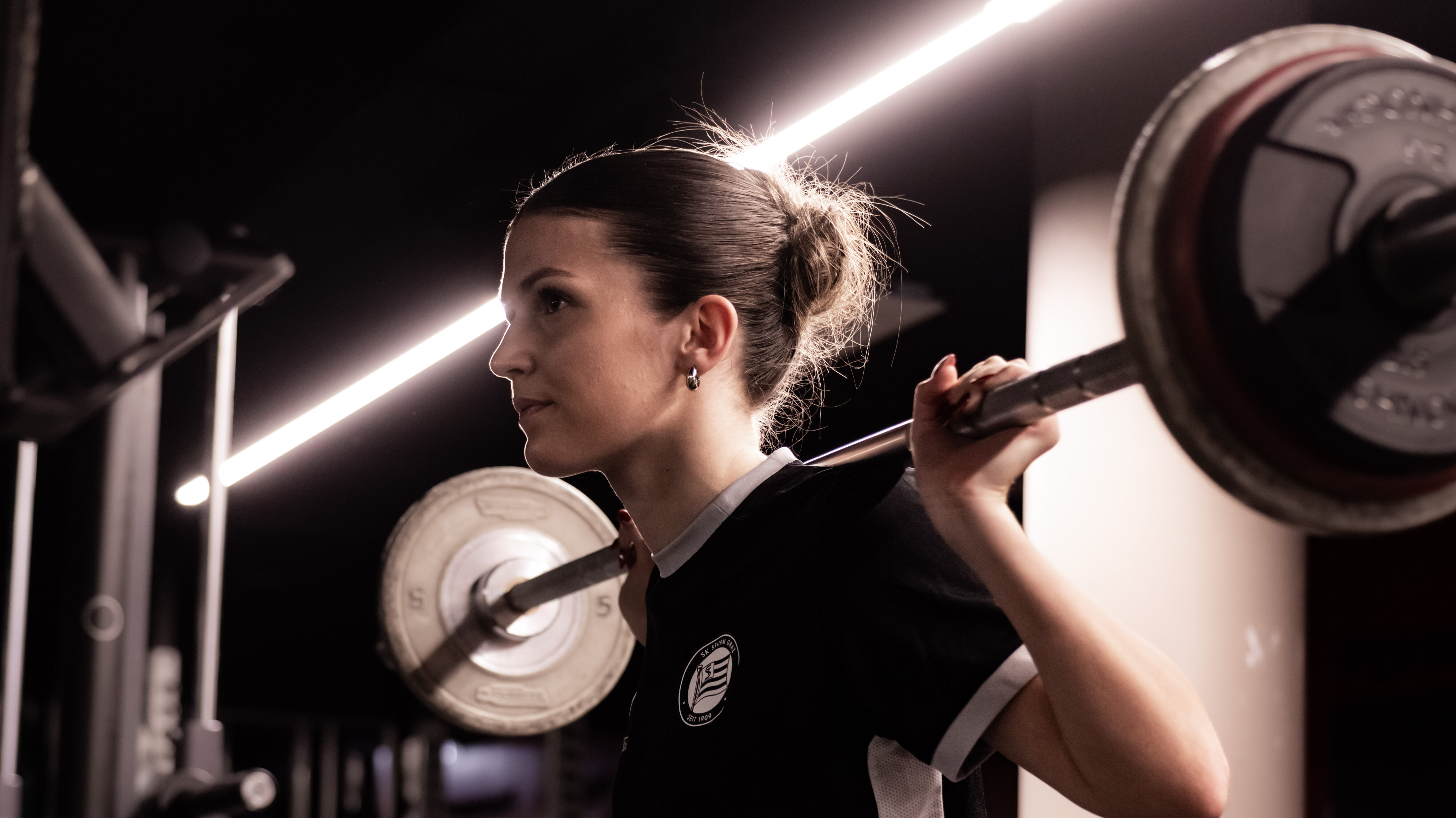 Ein junges Mädchen trainiert