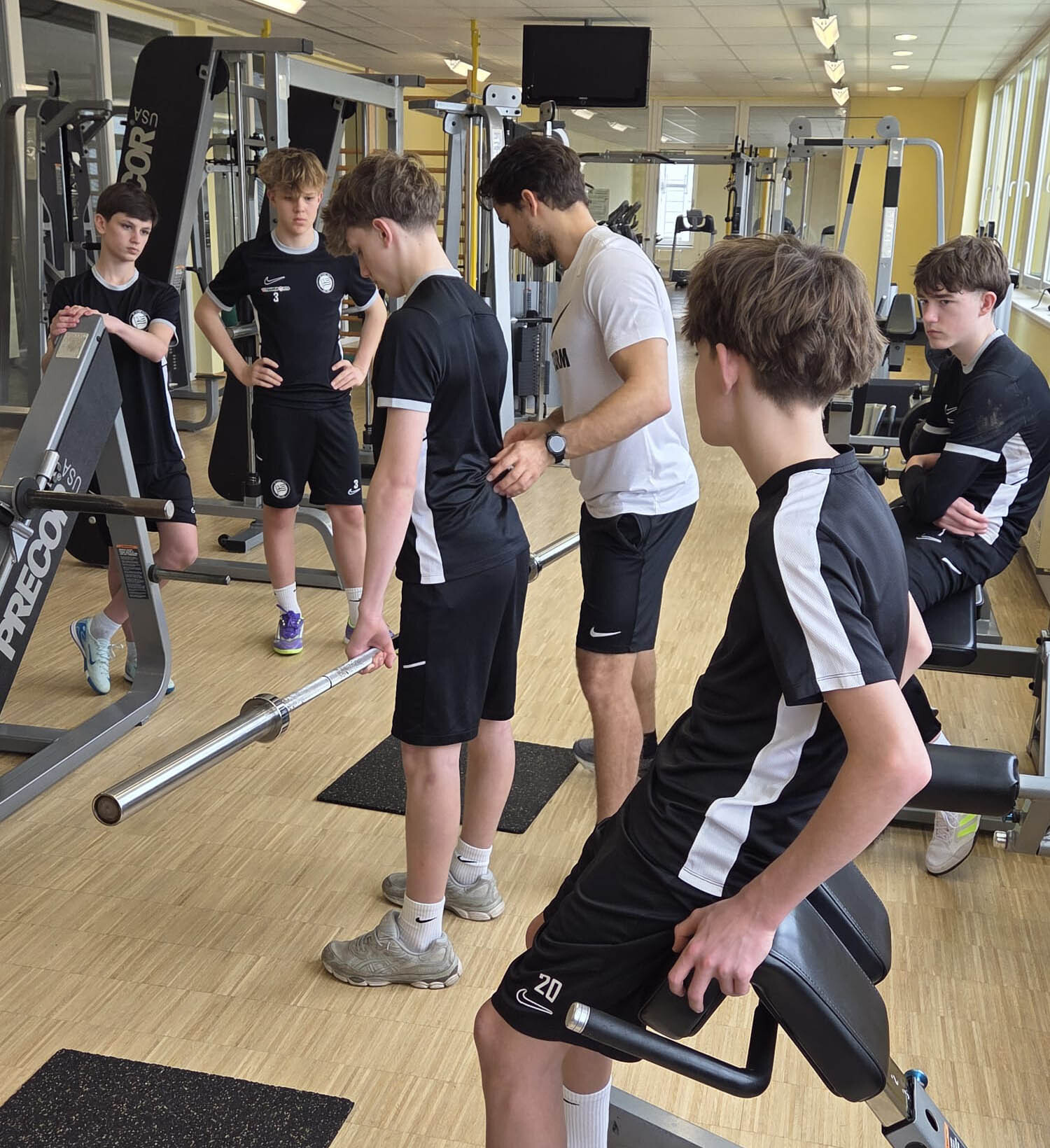 Mannschaft im Fitnessstudio