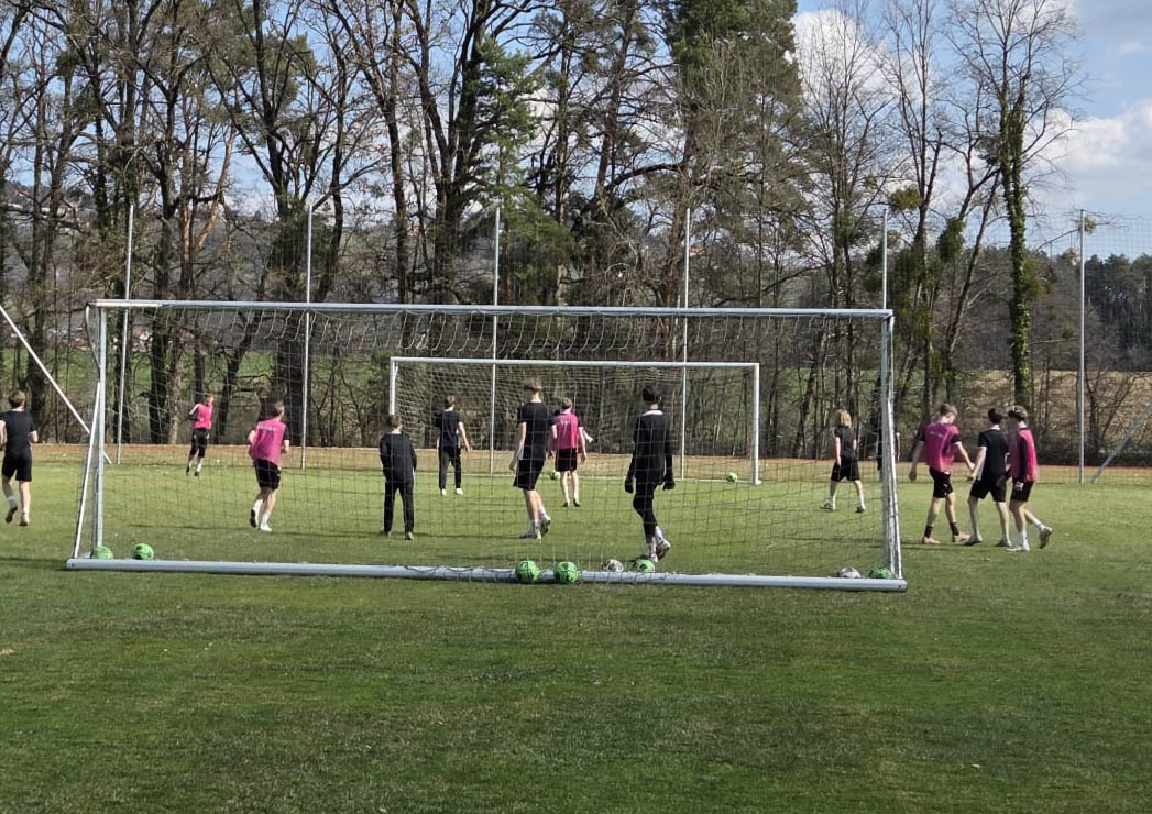 Mannschaft beim Fußballtraining