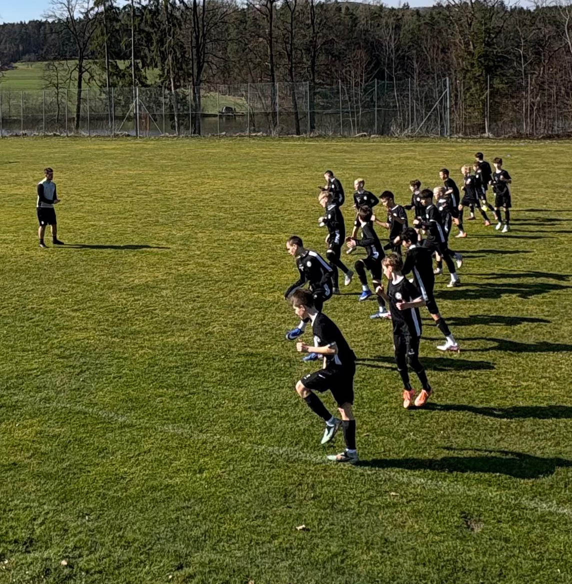 Mannschaft beim Fußballtraining
