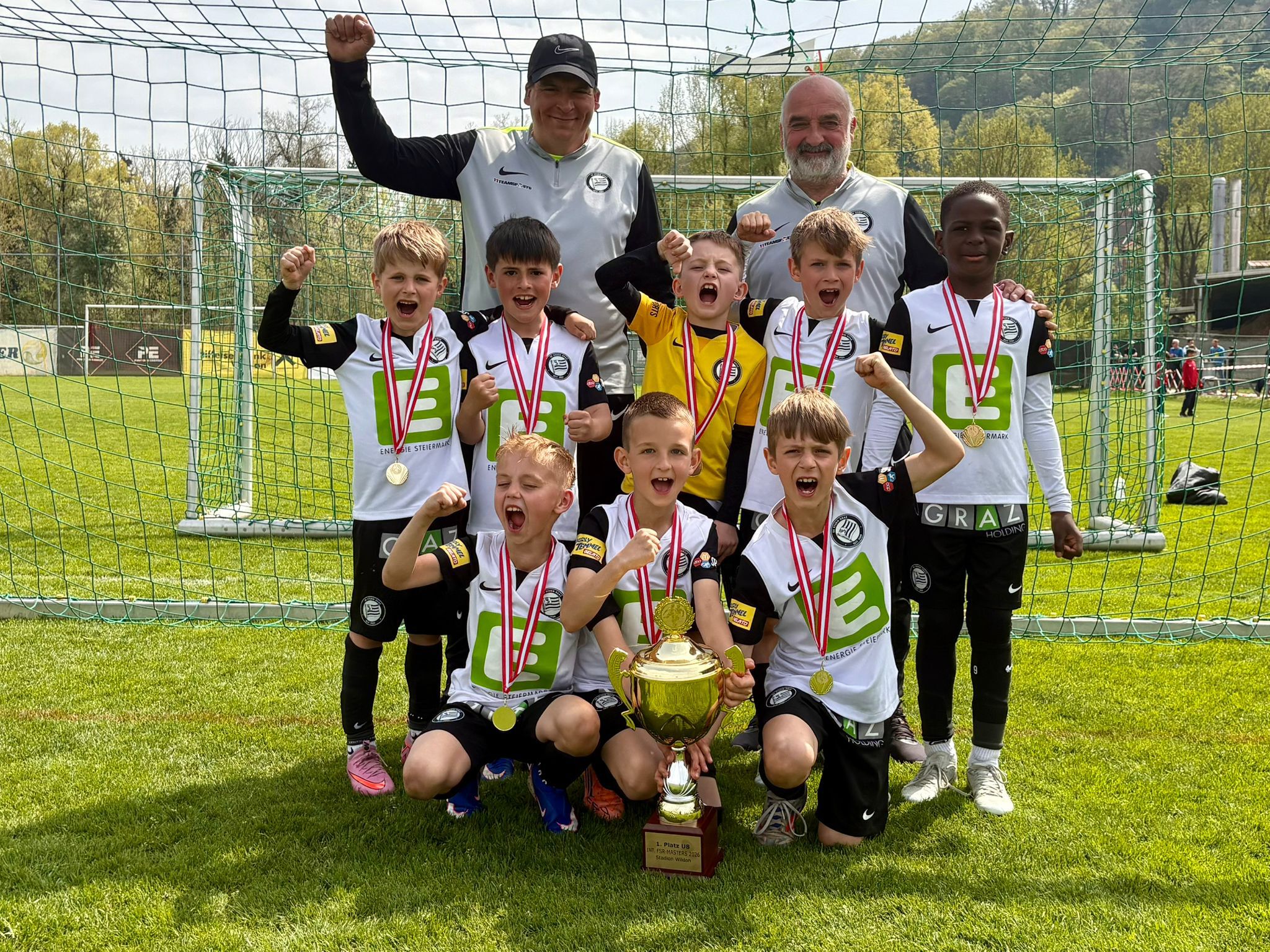 En Fußballmannschaft jubelt