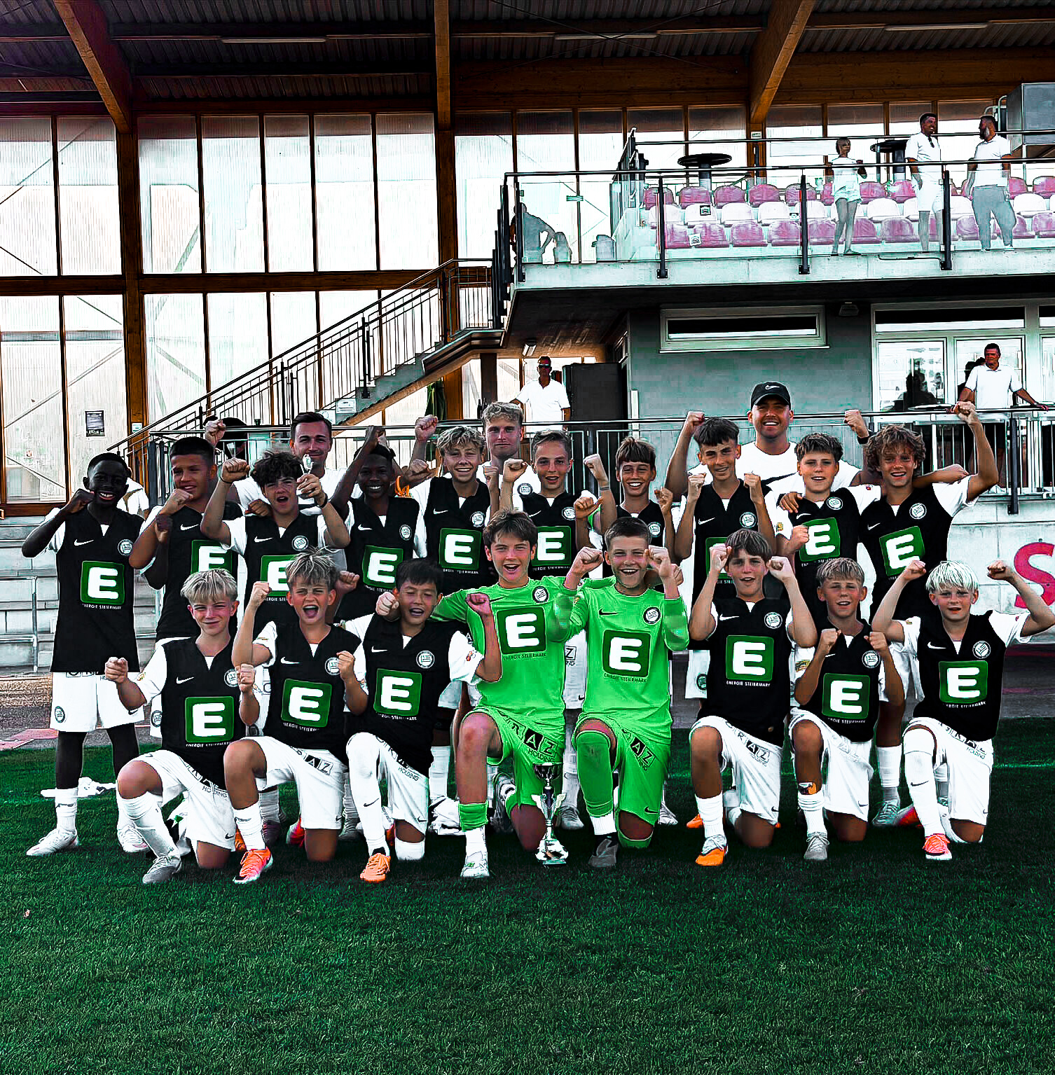 Eine Fußballmannschaft nimmt Aufstellung