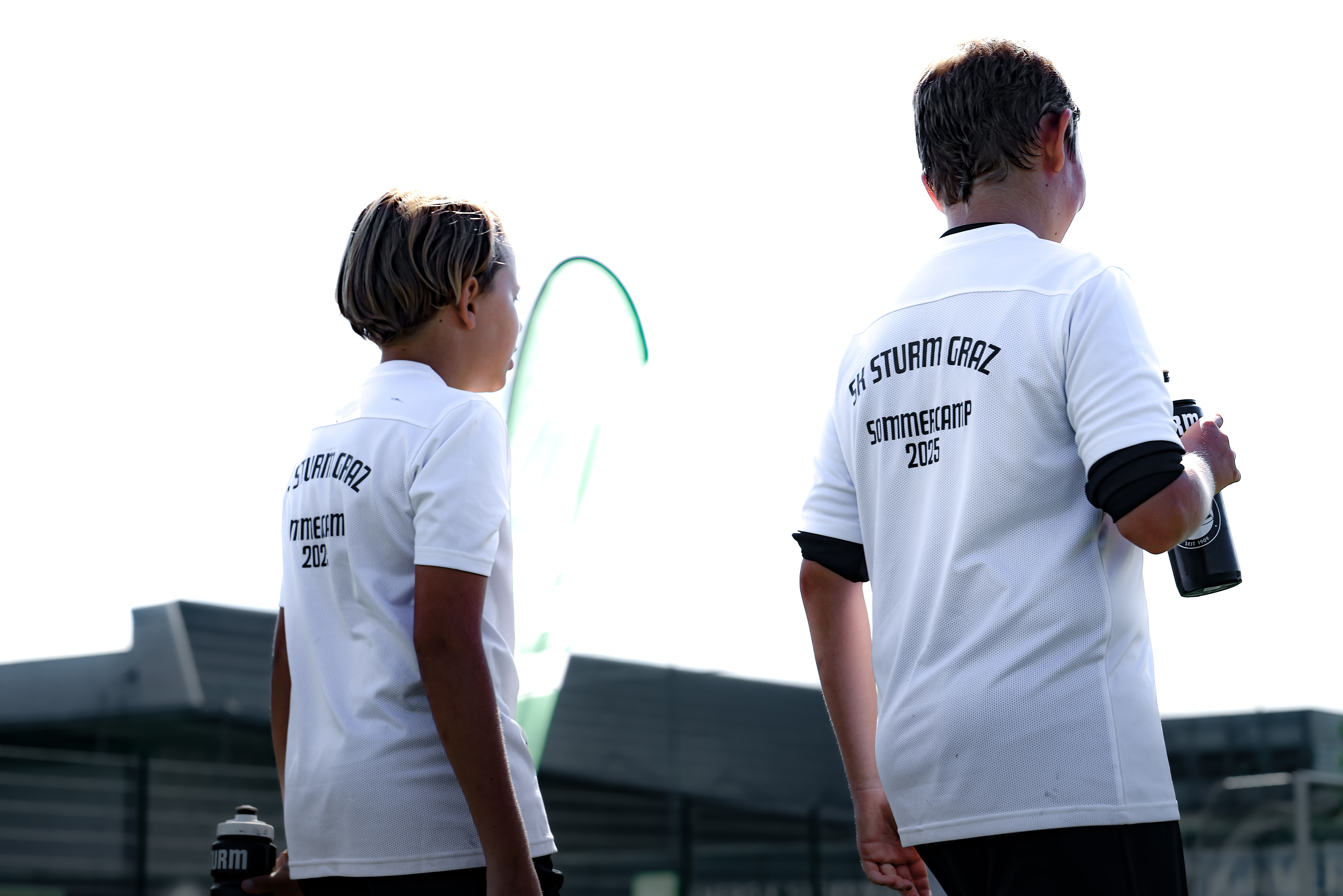 Kinder bei einem Fußballcamp