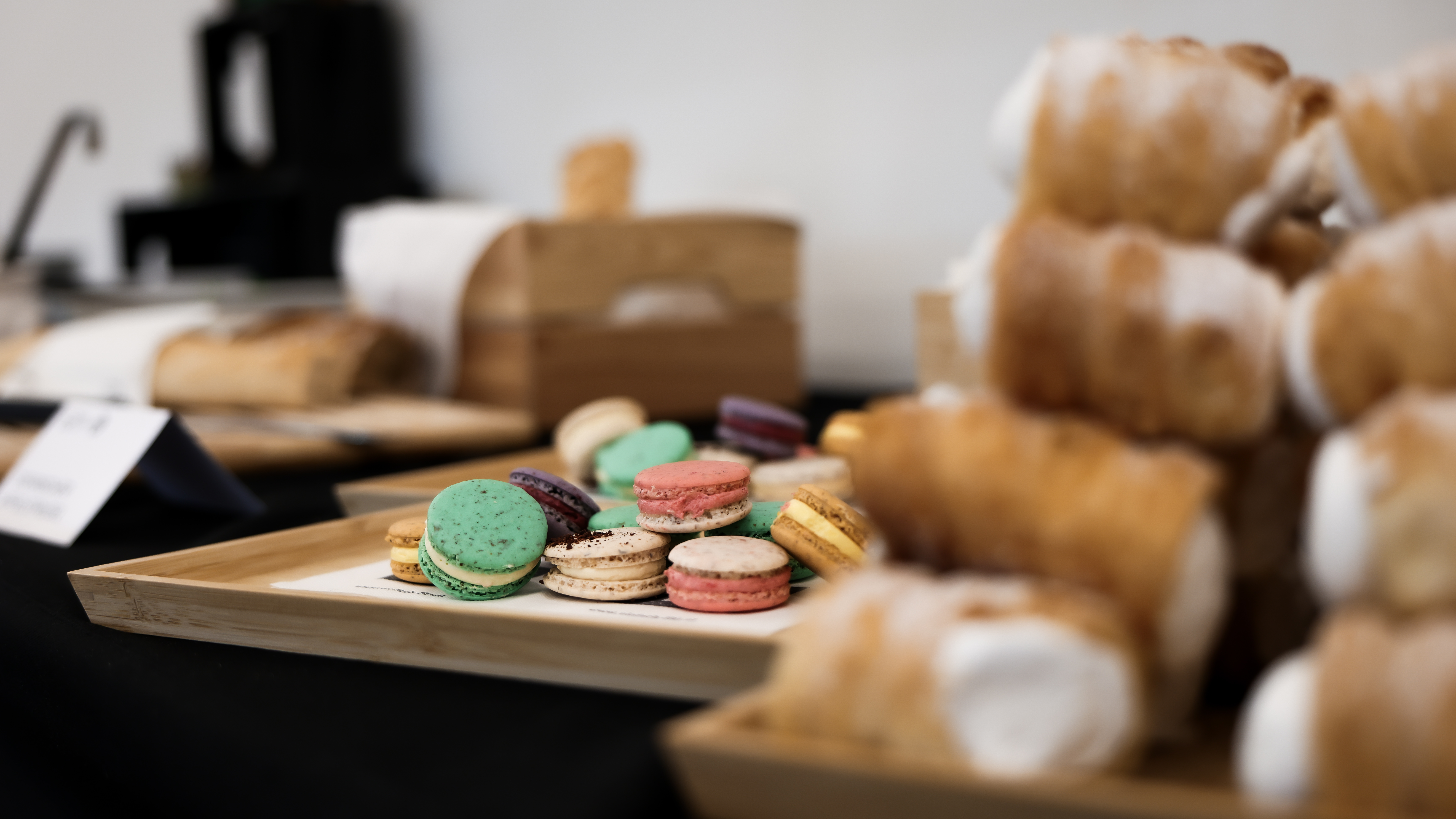 Schaumrollen und Macarons