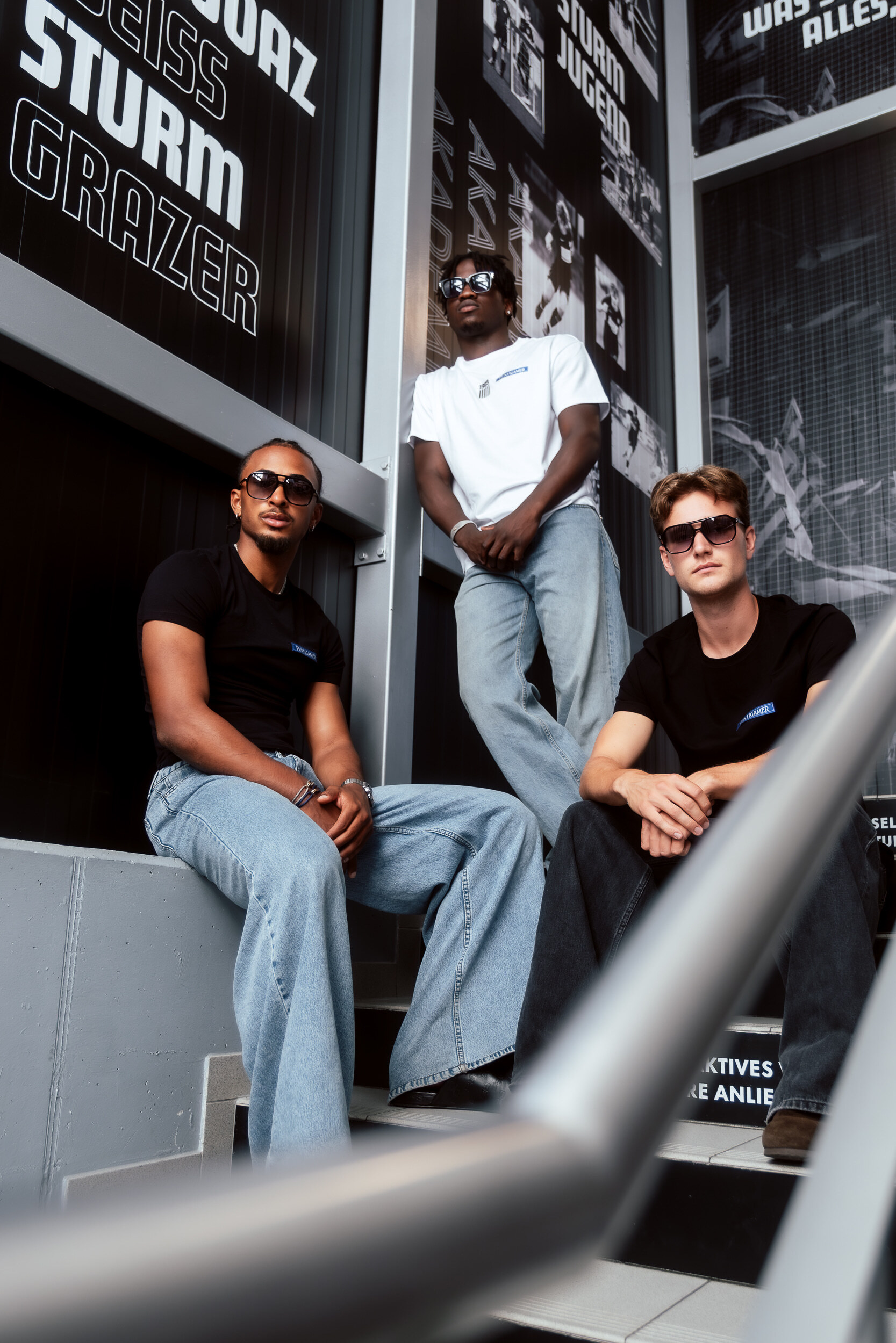 Drei Personen mit Sonnenbrille