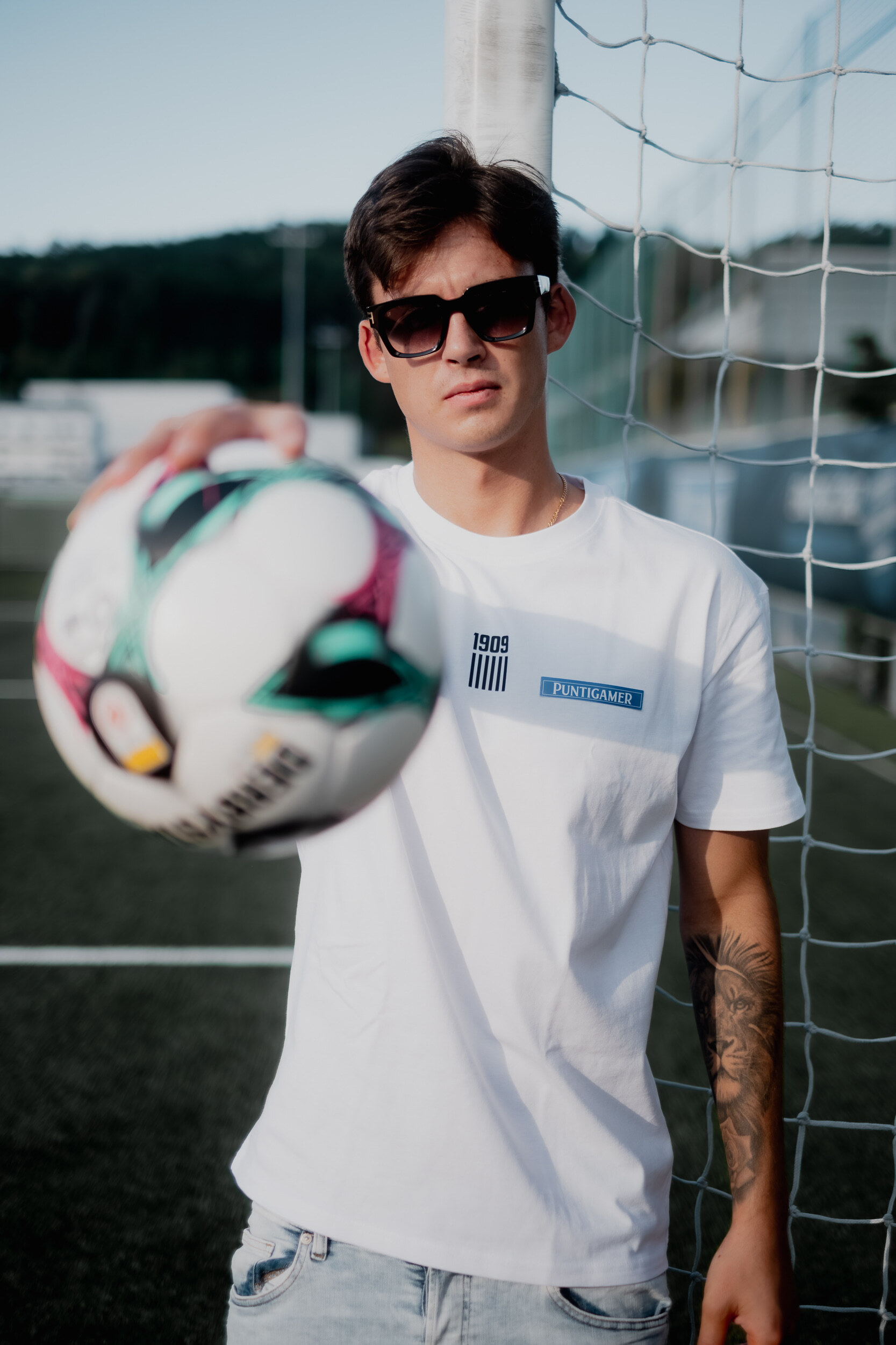 Daniil Khudyakov mit einer Sonnenbrille