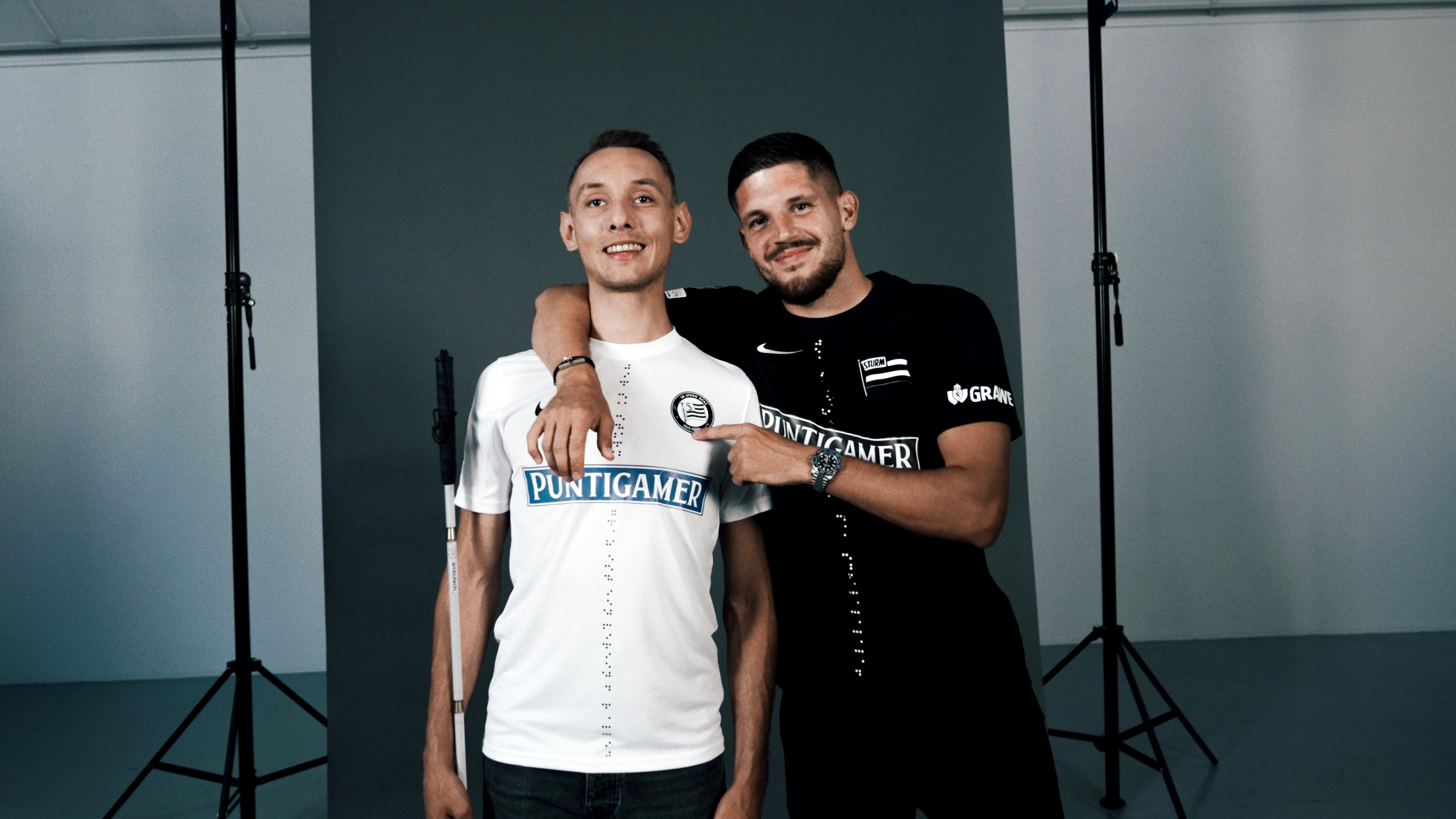 Ein Mann und ein zweiter Mann