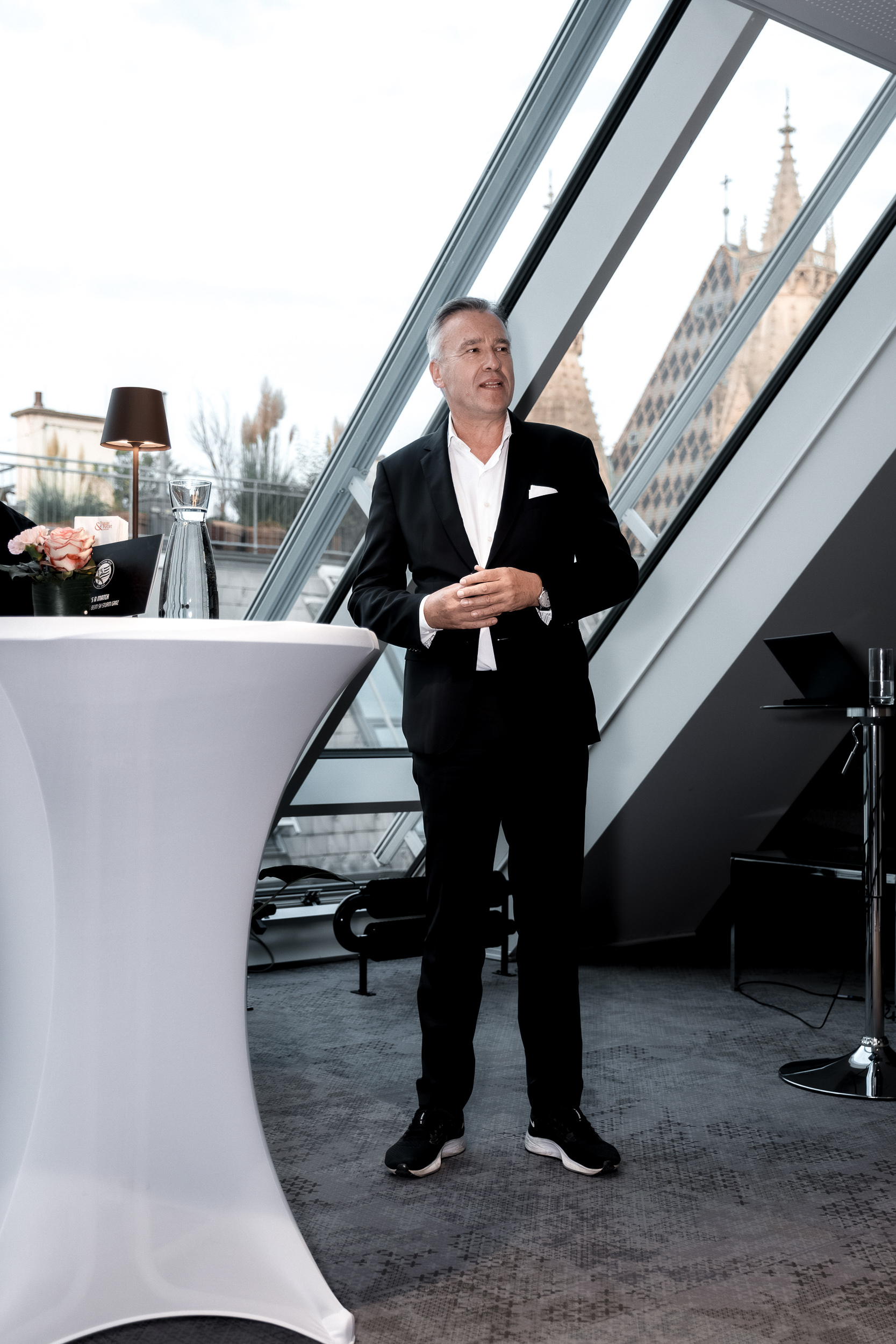 Eine Person hält eine Präsentation