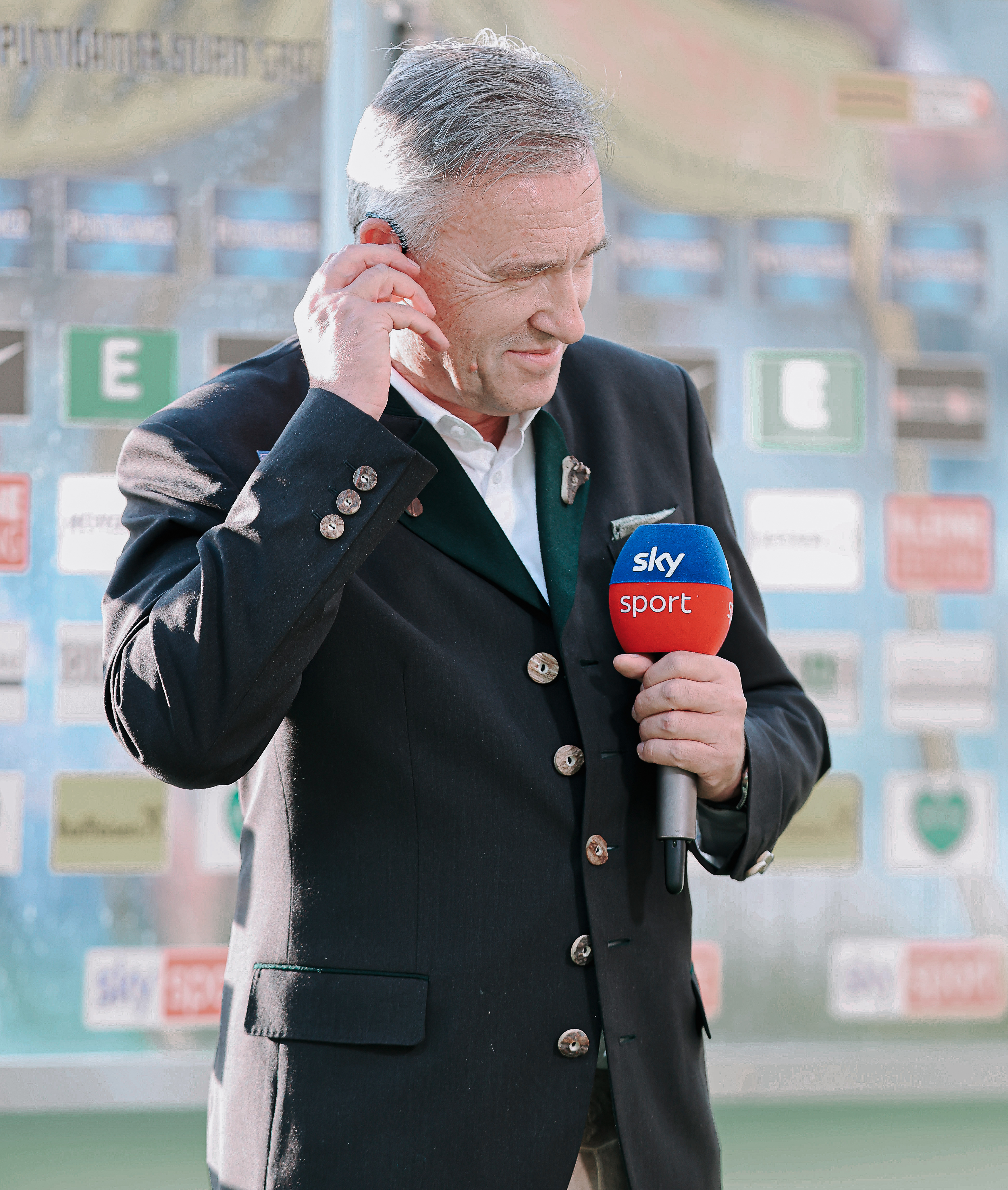Mann mit Mikrofon