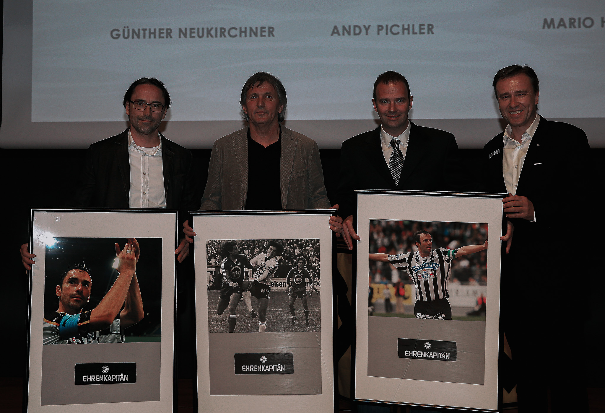 Vier Männer und drei Bilder
