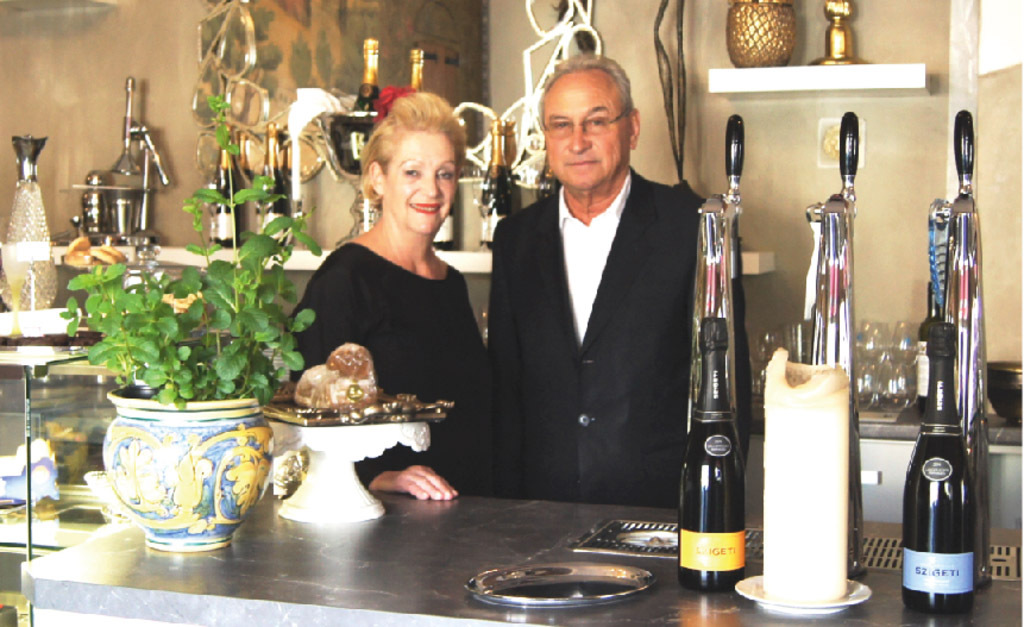 Ein Mann und eine Frau in einer Bar.