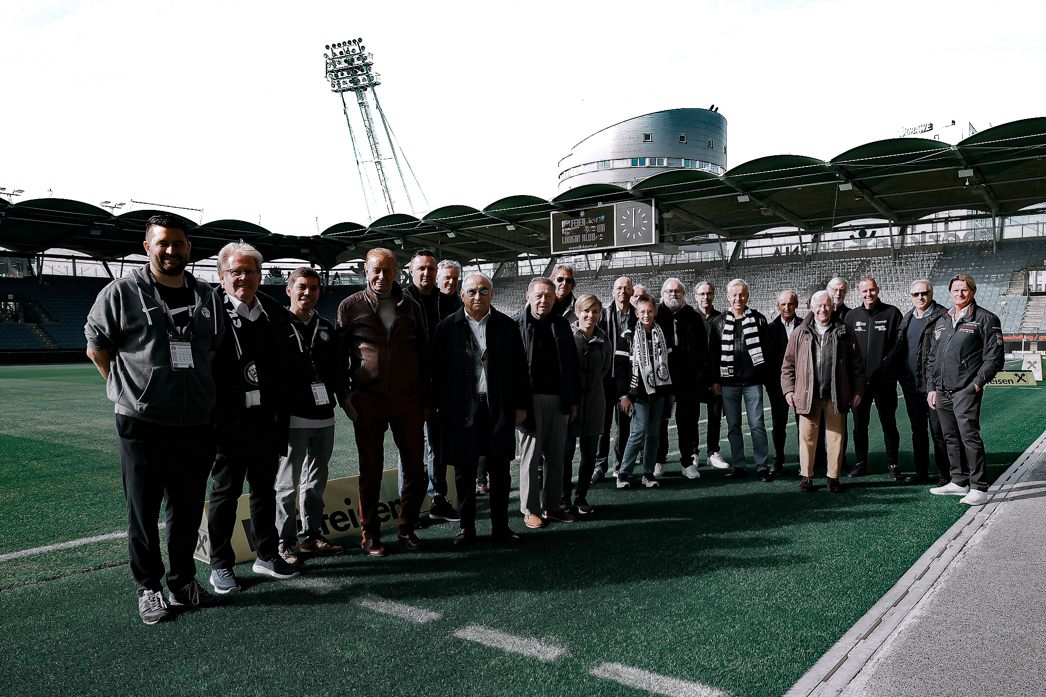 Gruppe Menschen im Stadion