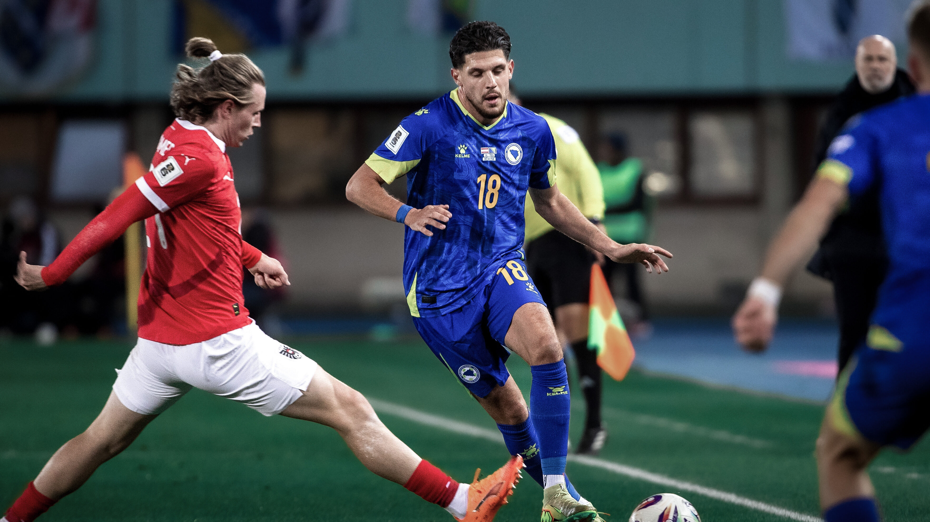 Zwei Spieler kämpfen um den Ball