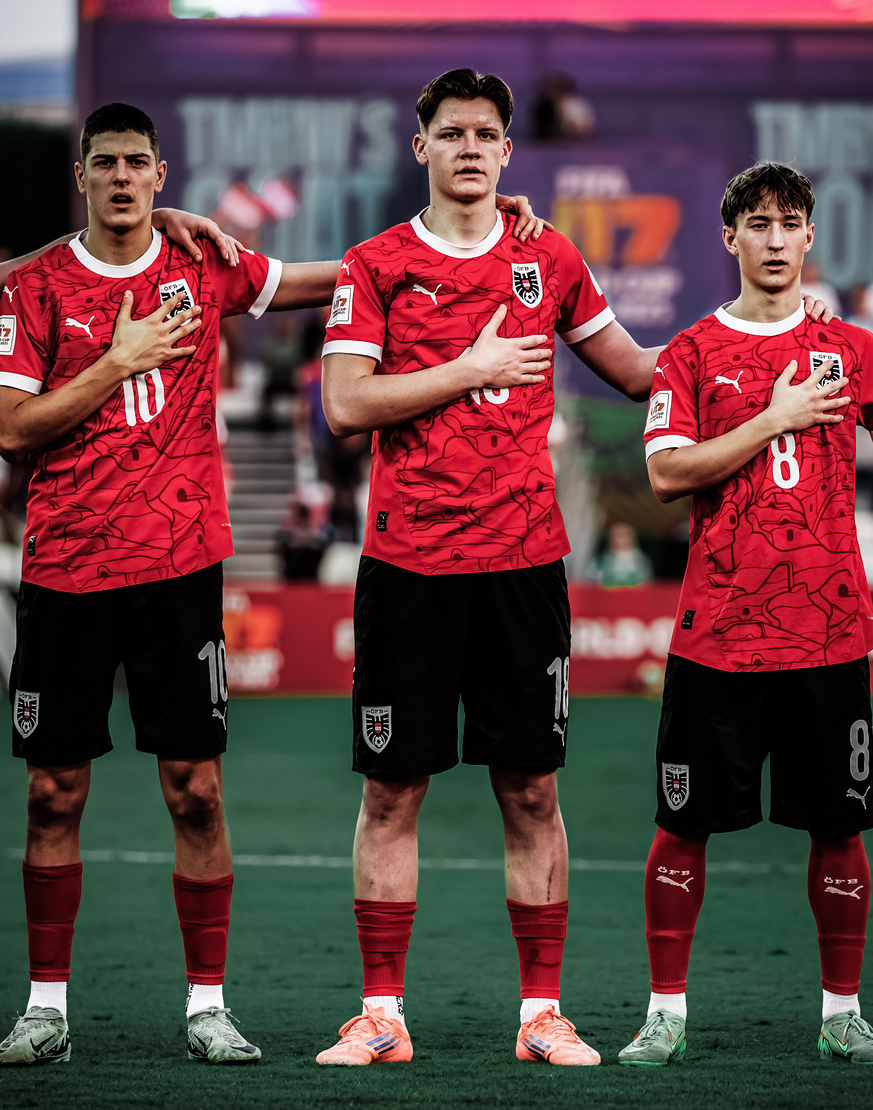 mehrere Spieler am Feld