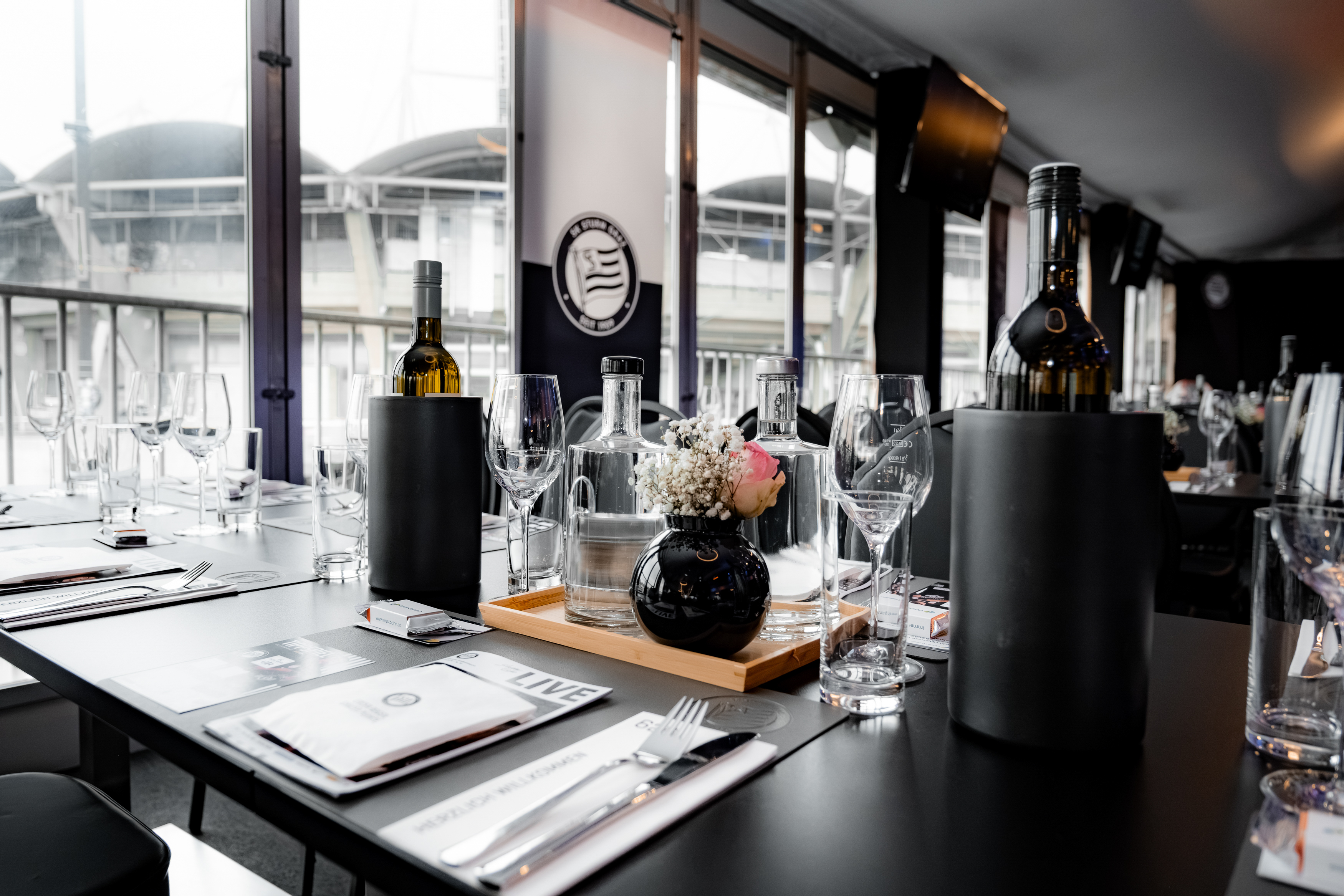 Ein gedeckter Tisch im LONGIN GRAWE KLUB 1909.