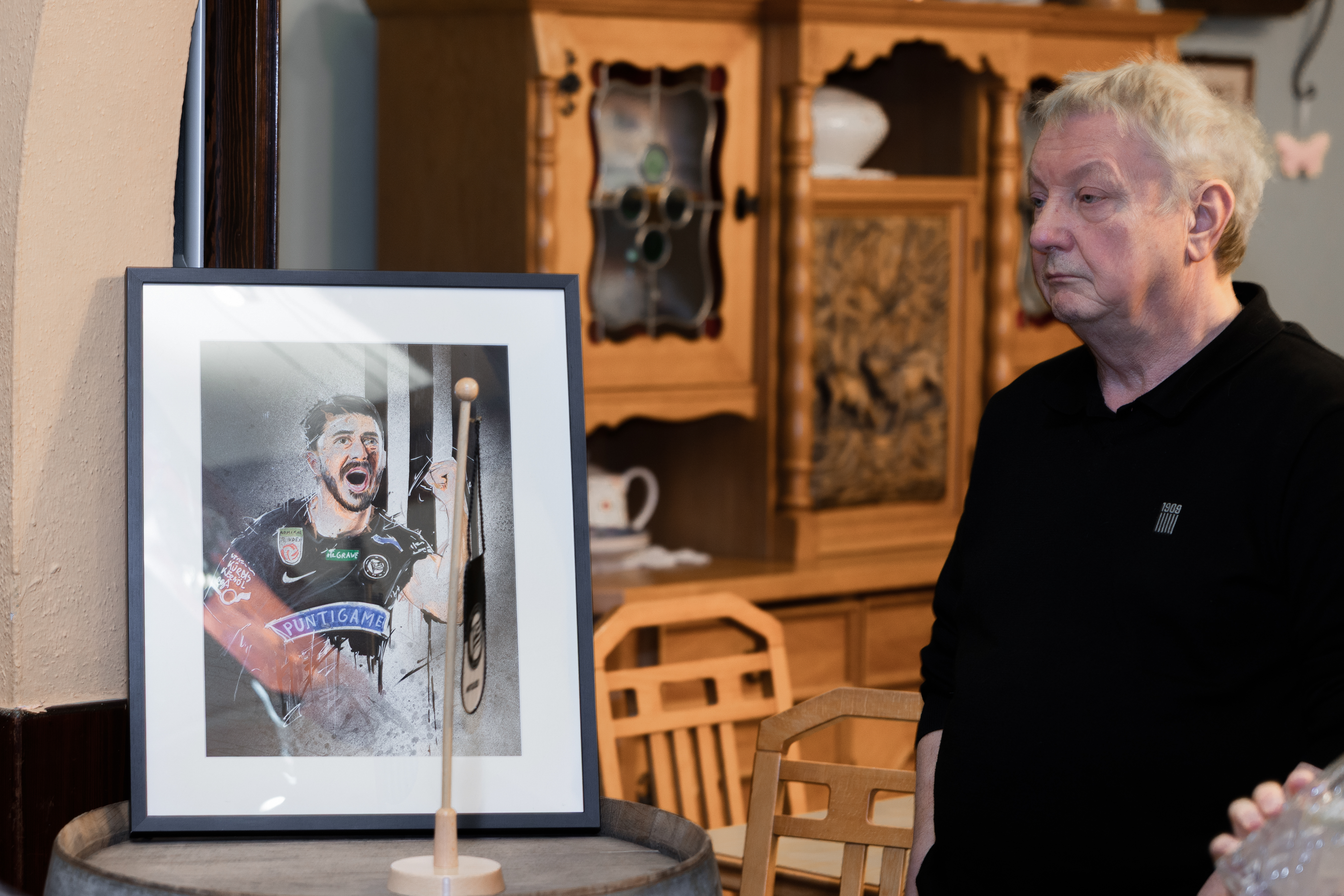 Ein Bild und ein Mann.