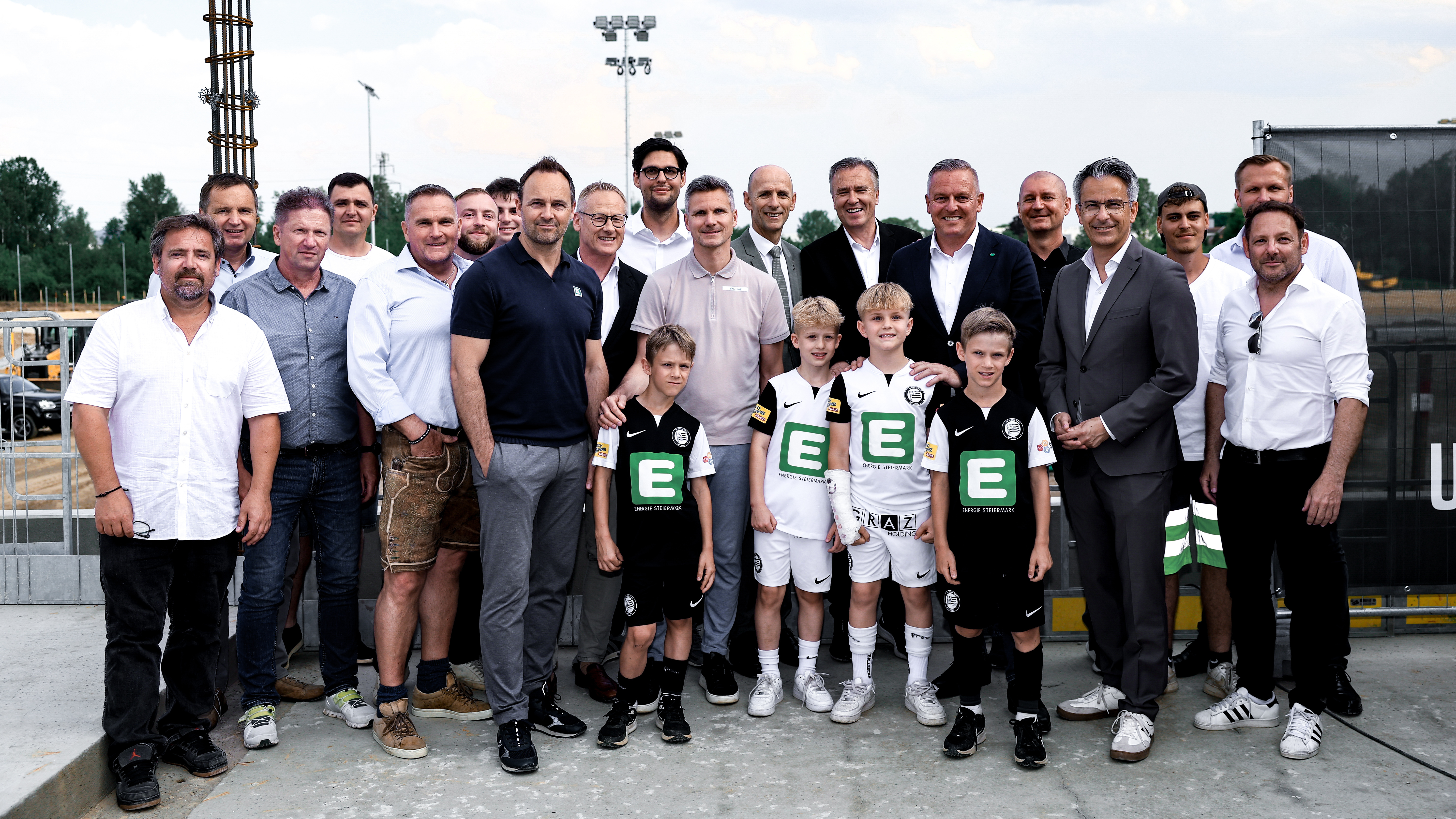 Gruppenfoto bei einer Gleichenfeier.