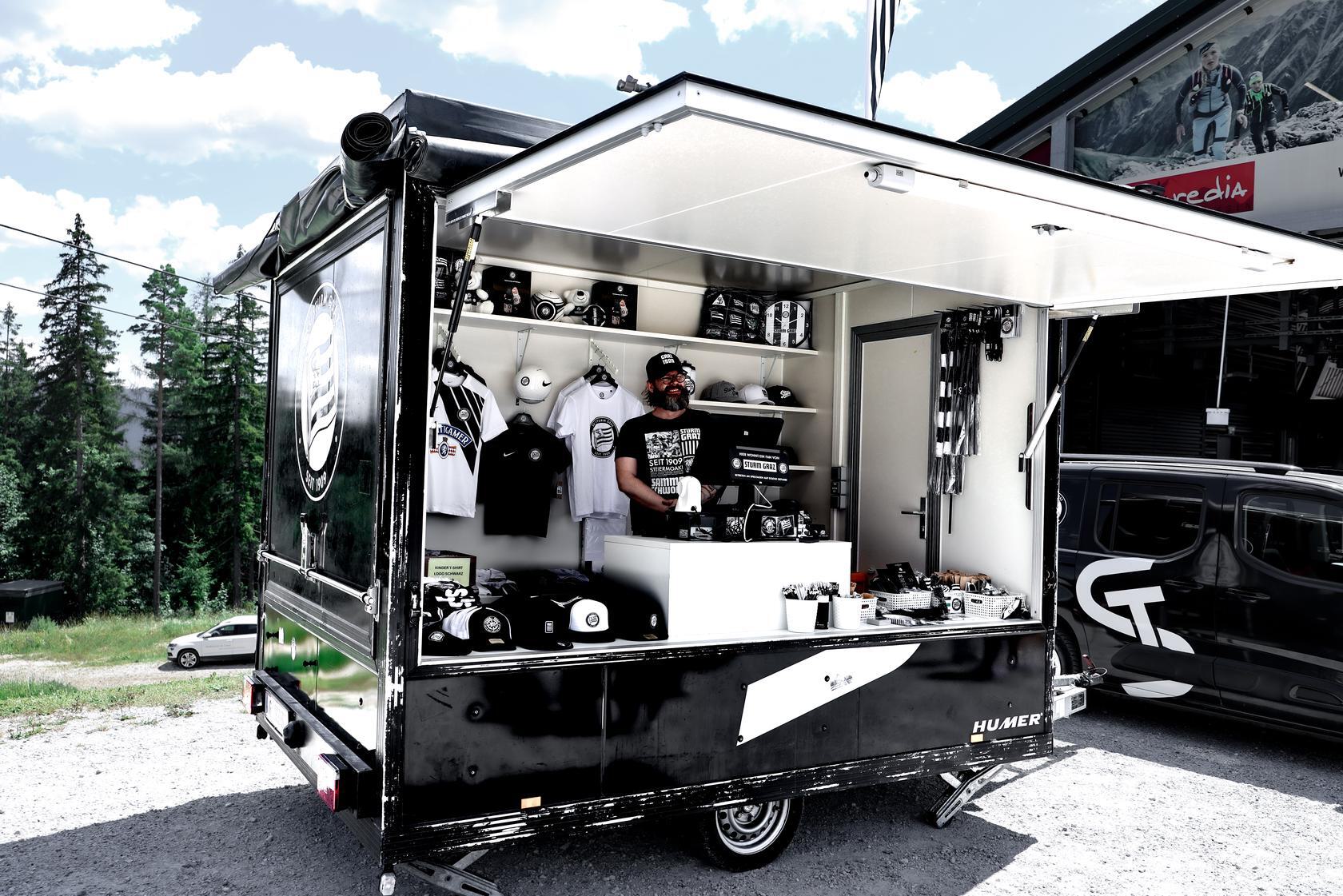 Ein Merch-Truck.