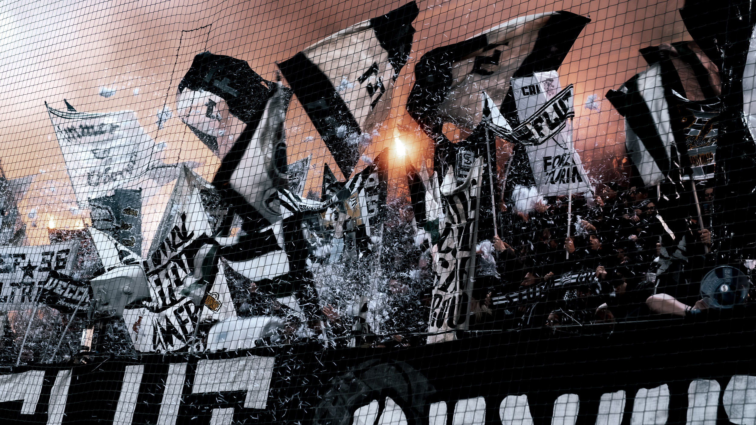 Fahnen und Doppelhalter