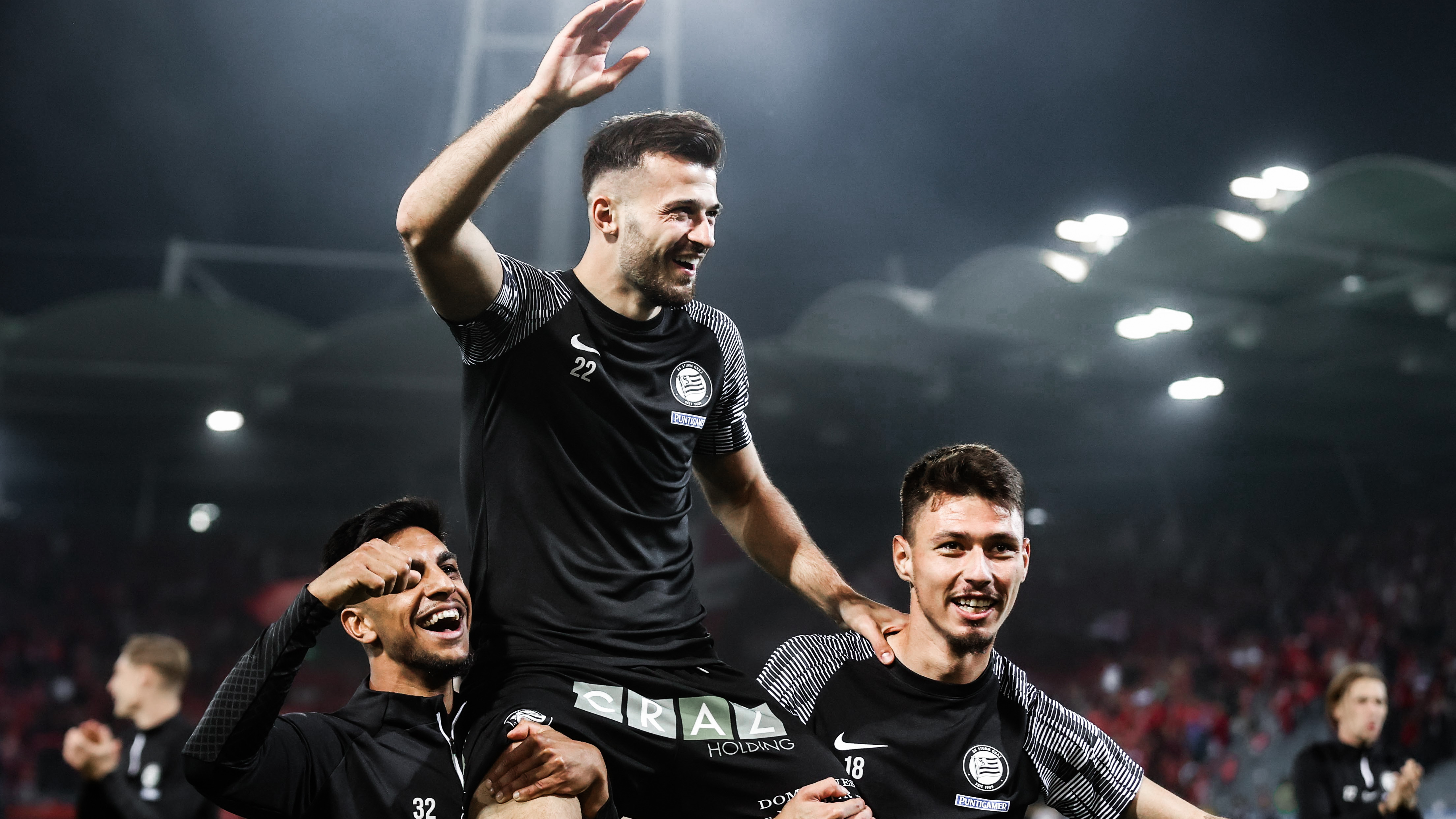 Drei Spieler, die feiern
