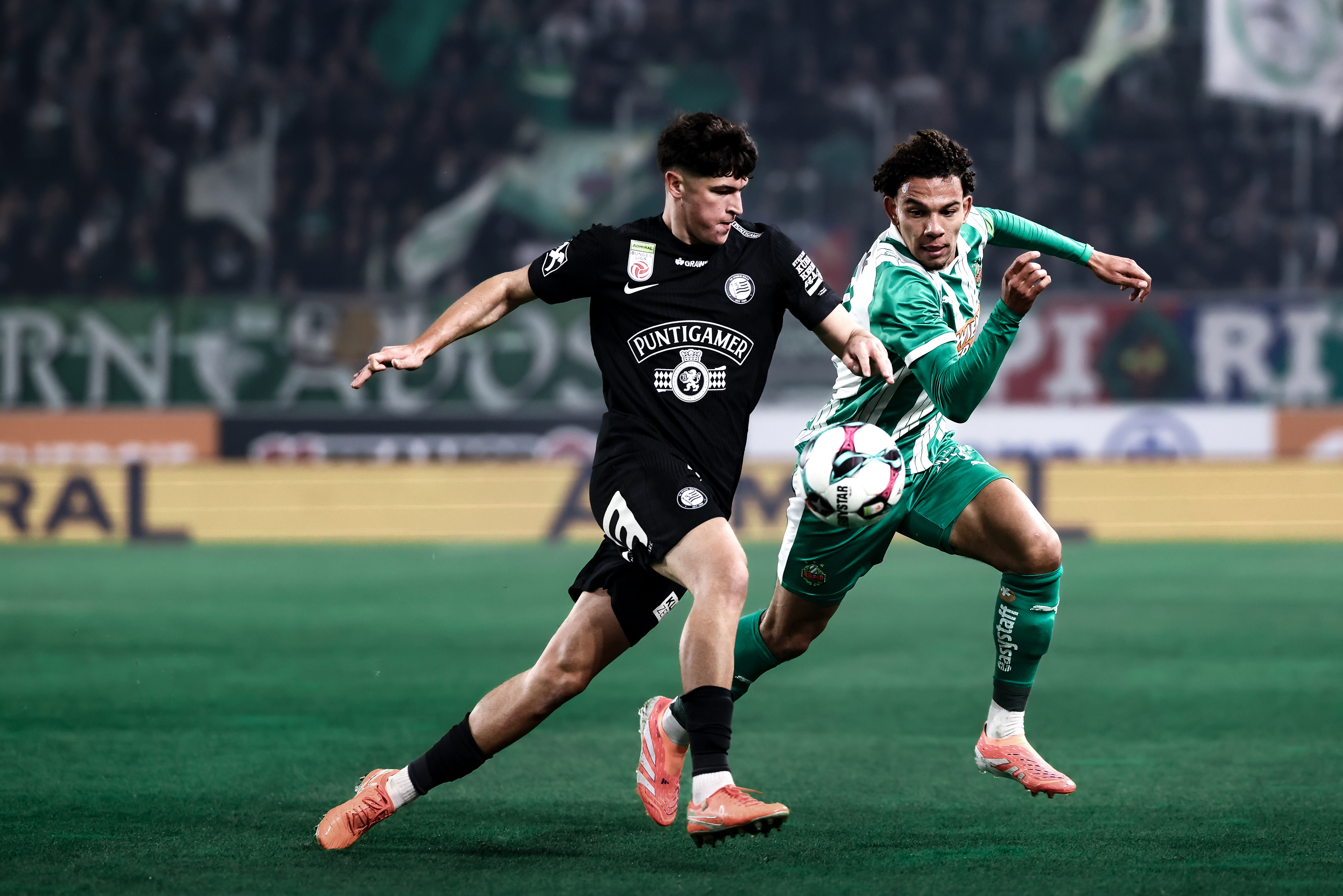 zwei Spieler im Zweikampf