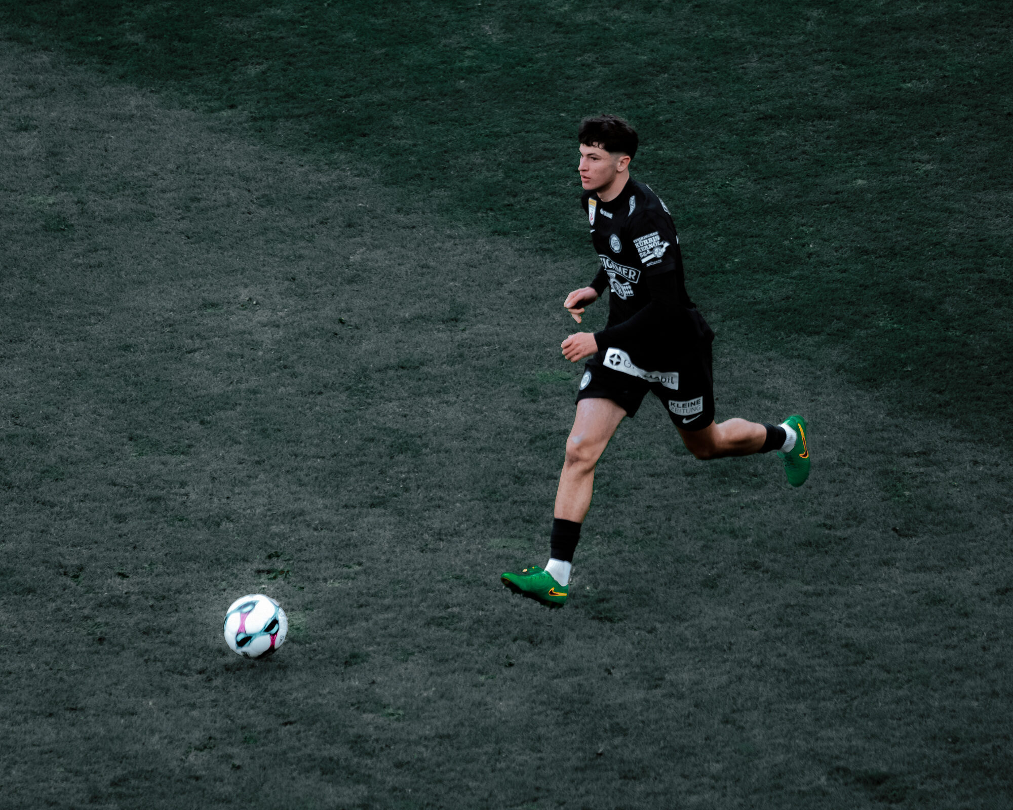 Ein Spieler am Feld.