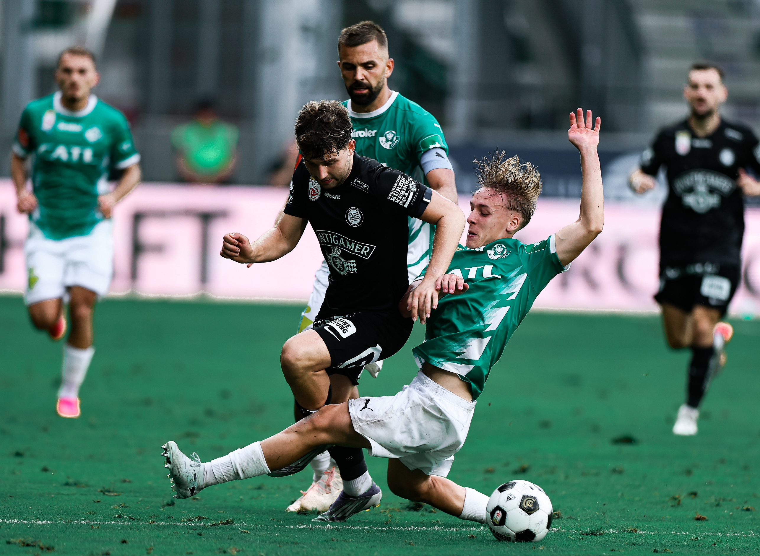 Zwei Spieler im Zweikampf