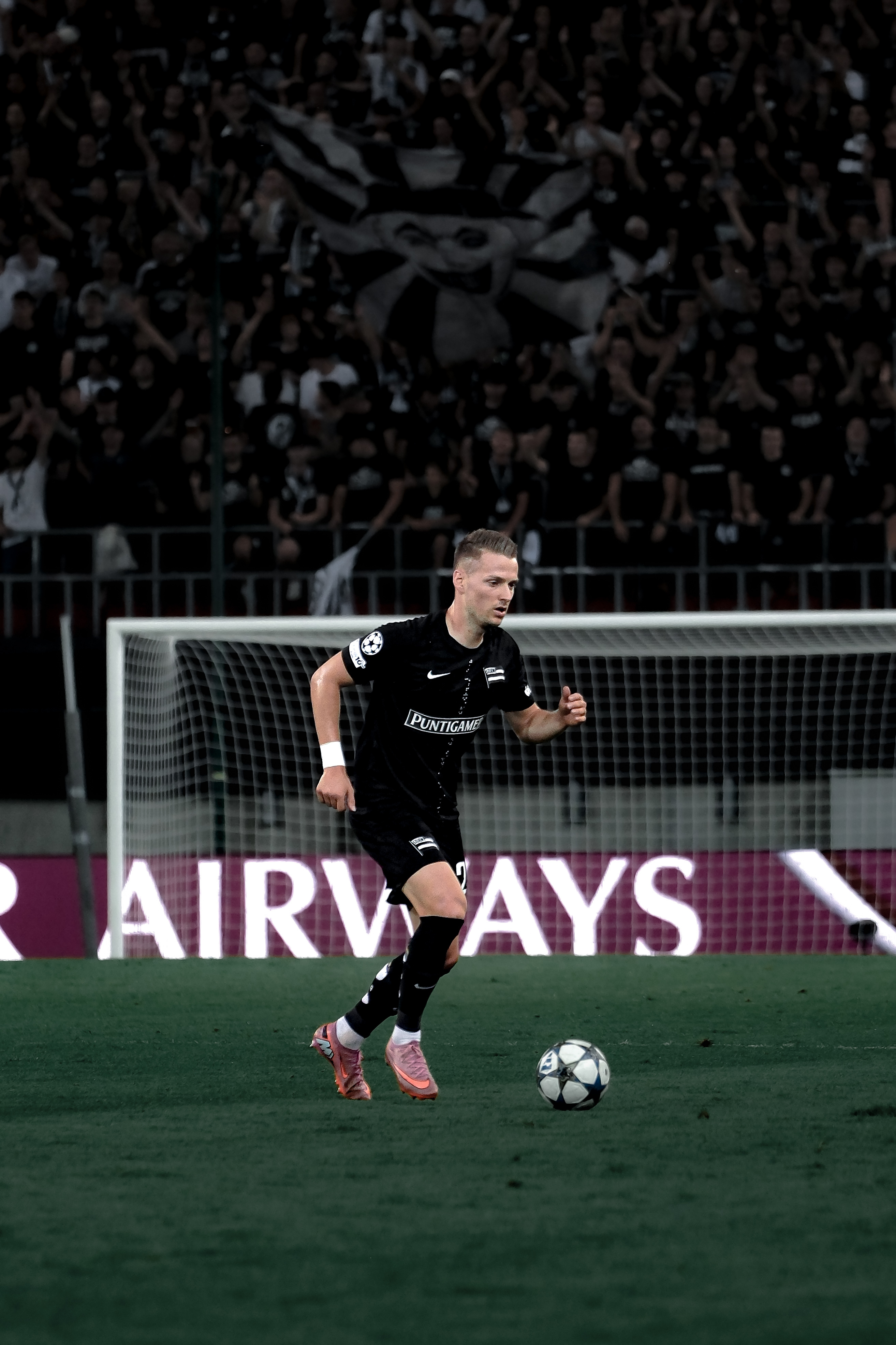 Ein Spieler mit Ball