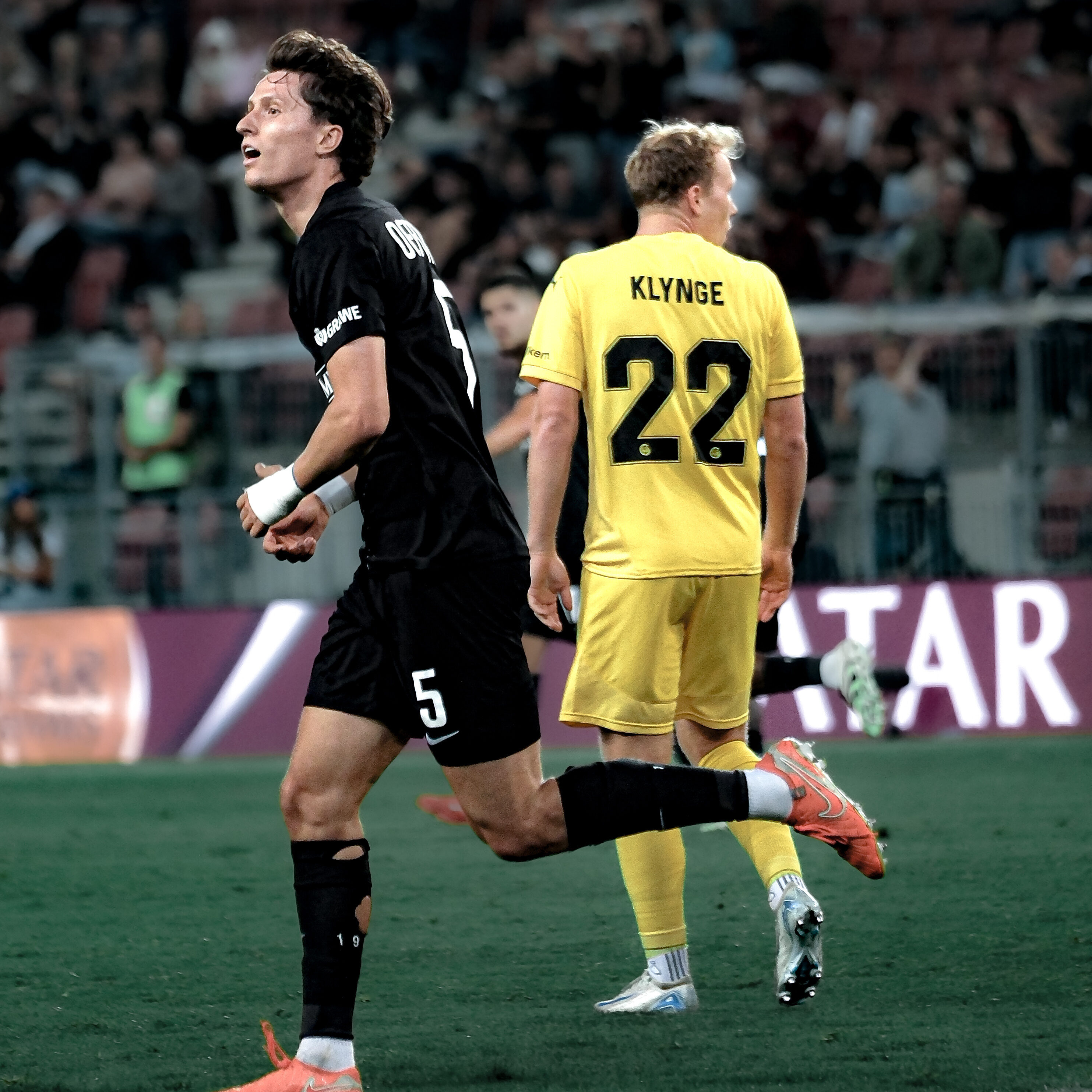 Ein Spieler, der jubelt