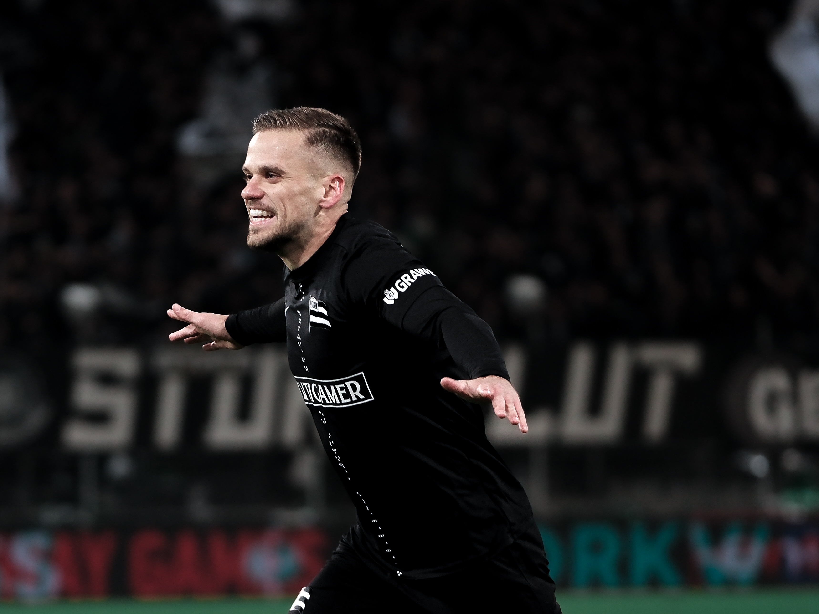 Ein jubelnder Spieler