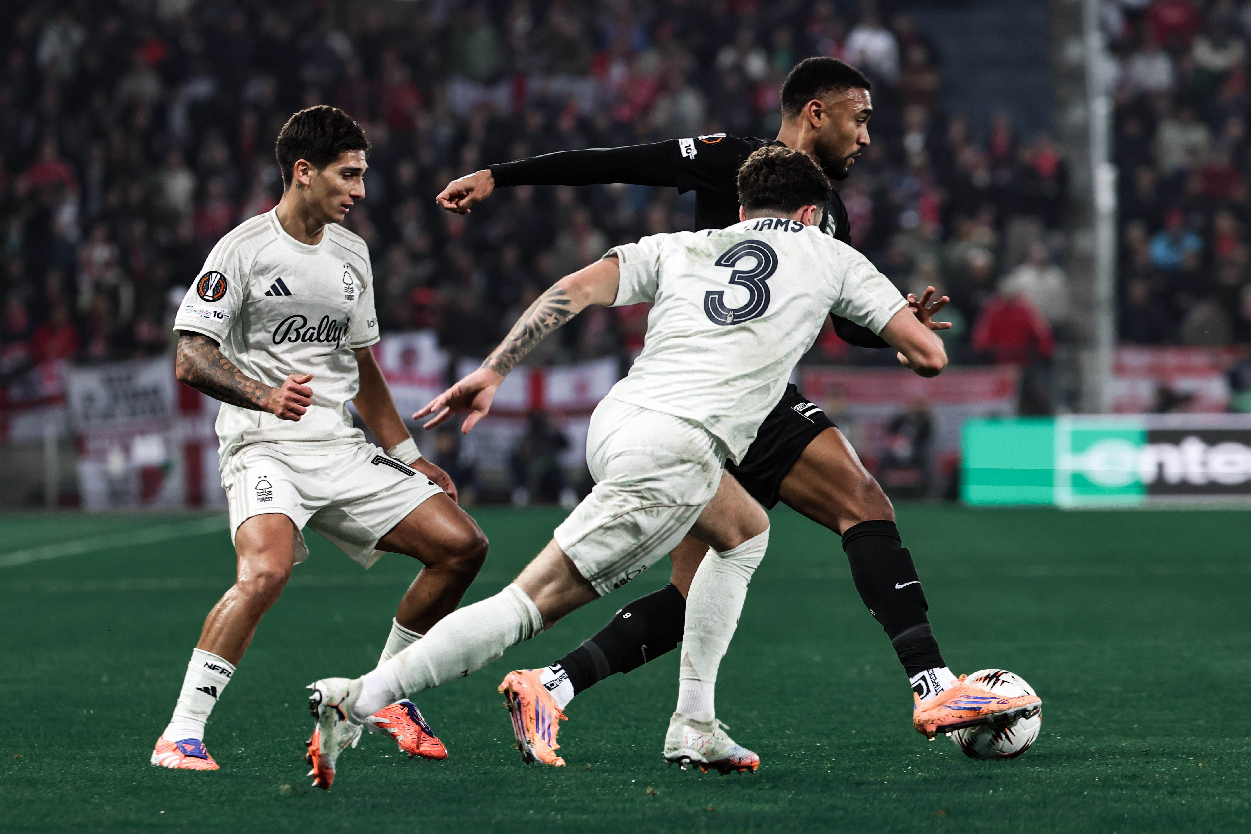 Ein Spieler mit Ball