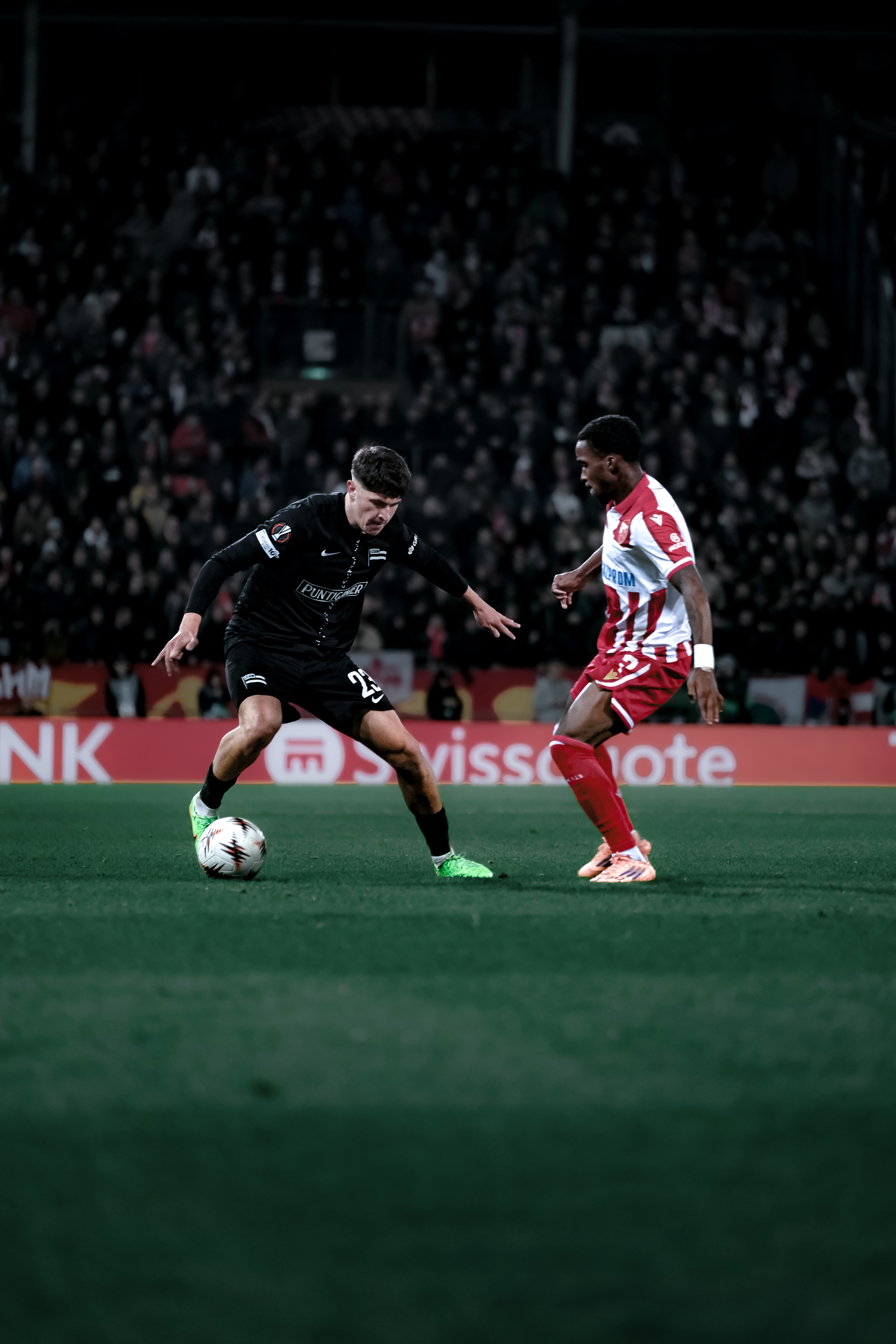 Ein Spieler mit Ball