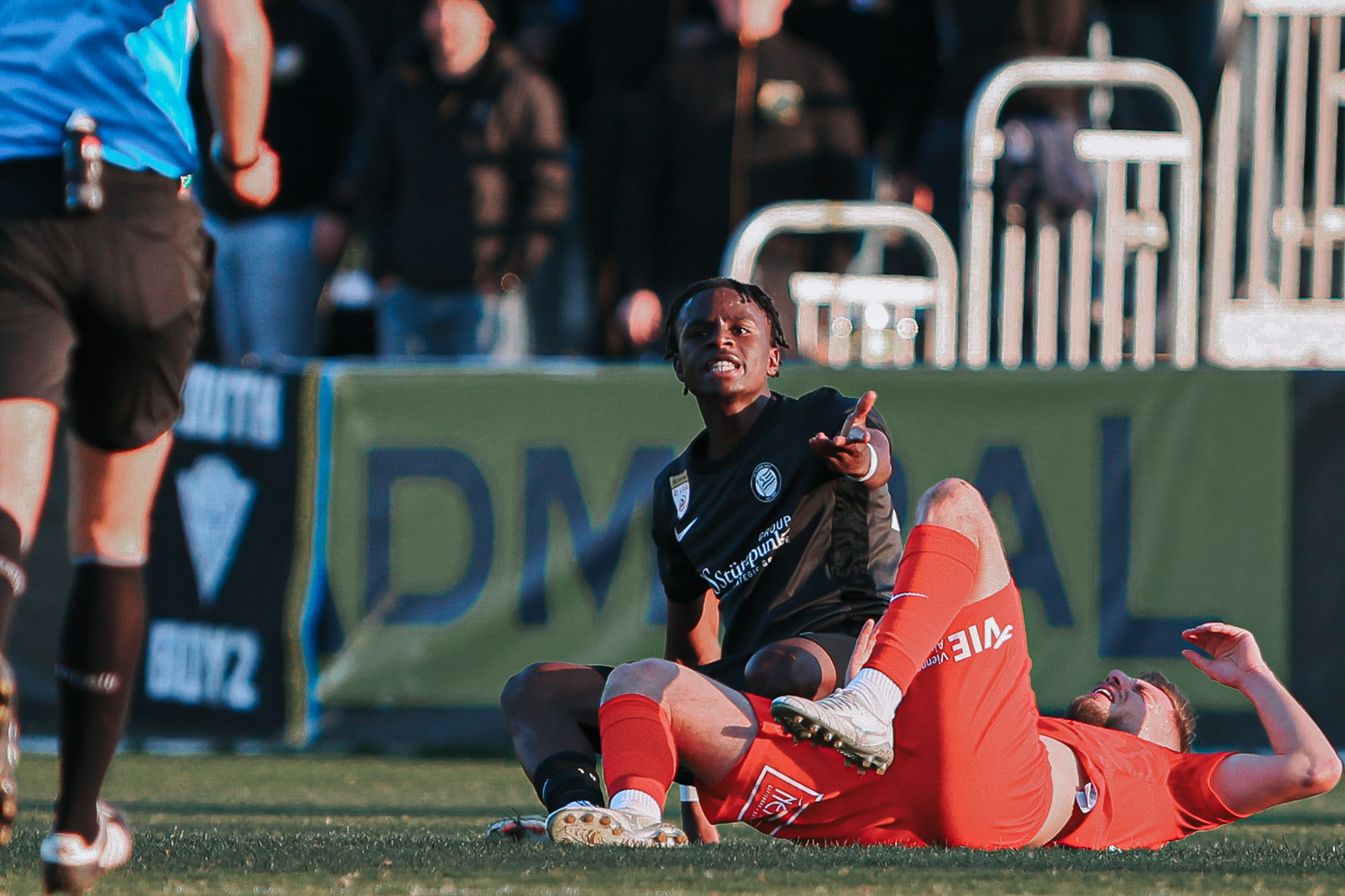 Personen auf dem Spielfeld