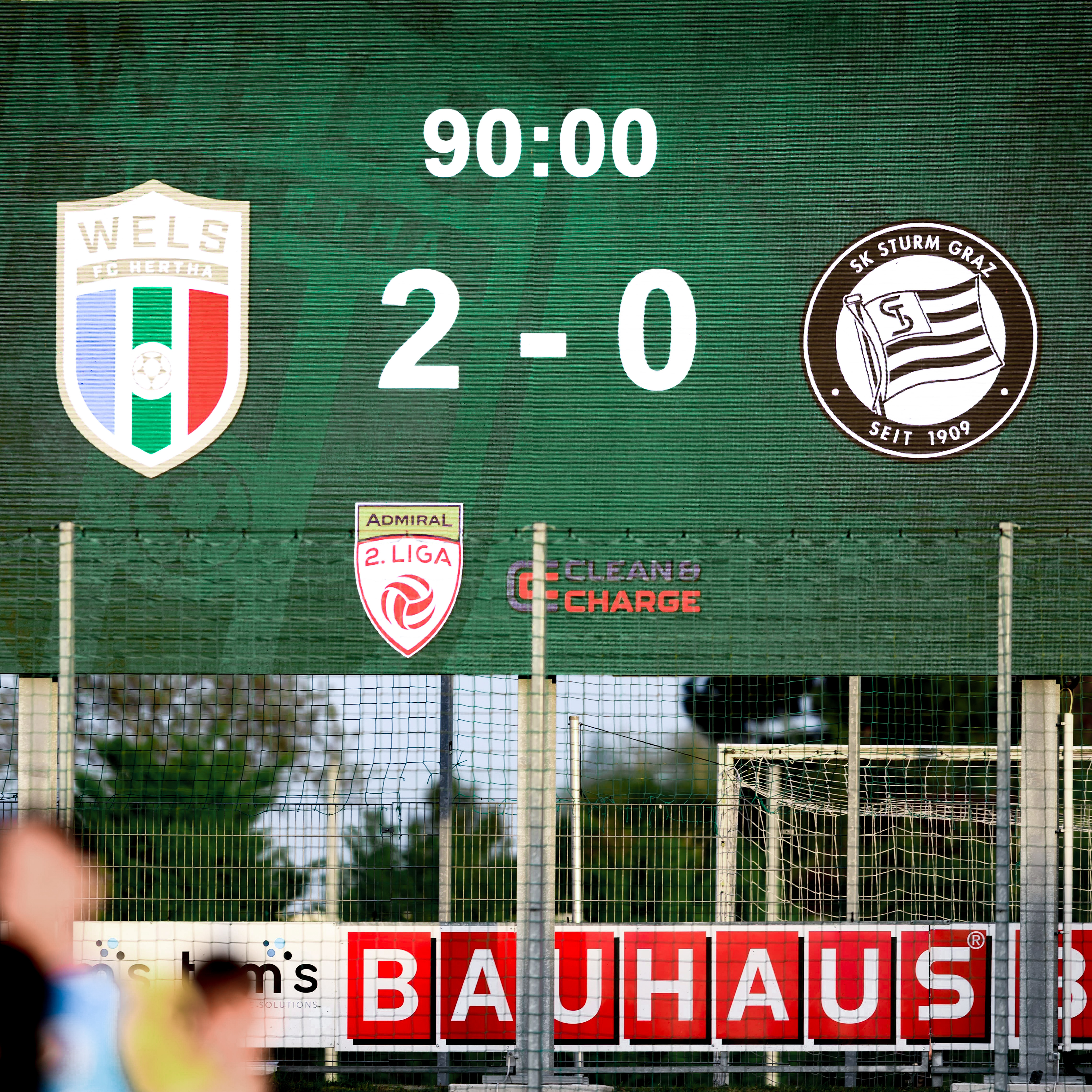 Anzeigetafel im Stadion